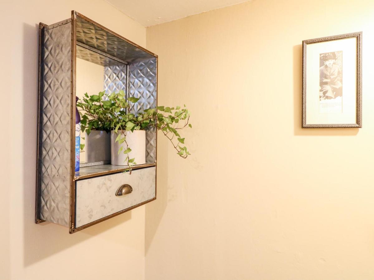 Bluebell Cottage ルージリー エクステリア 写真