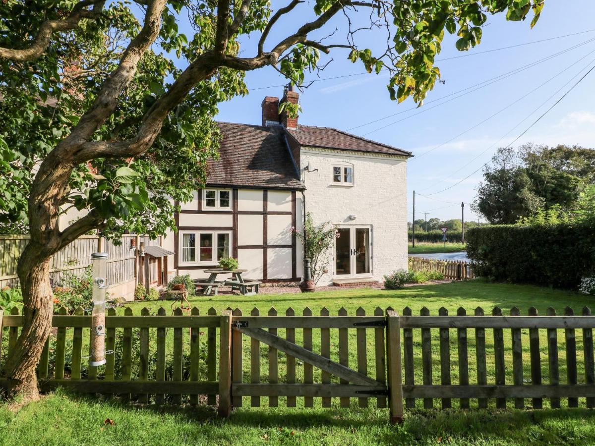 Bluebell Cottage ルージリー エクステリア 写真
